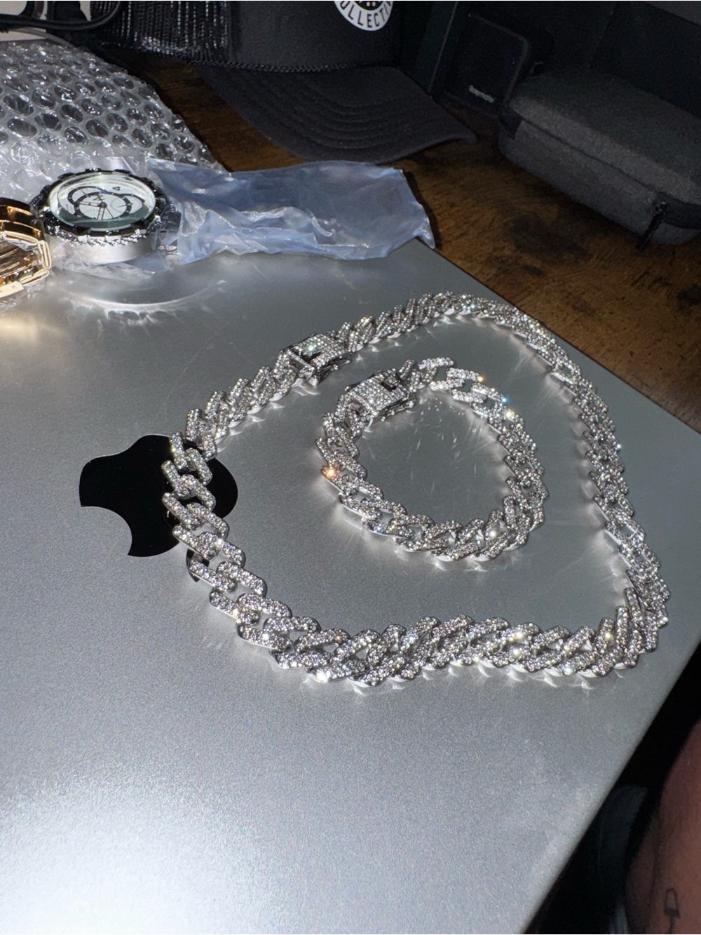 Approx 22” lHigh style Cuban Link necklace with 7” bracelet set{heavy Silvertone